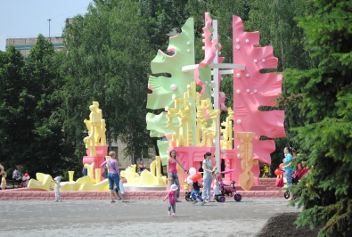 В Жовтневом районе обустроили сквер «Поляна сказок»