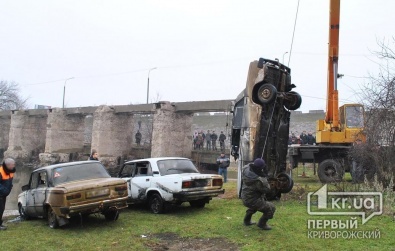 В Кривом Роге из Крэсовского водохранилища достали три угнанных автомобиля (ОБНОВЛЕНО)