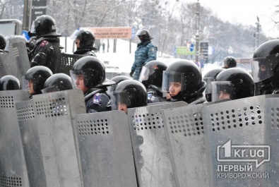 В Кривом Роге активисты не дали «Беркуту» выехать в Киев