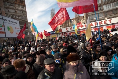В Кривом Роге около 1000 человек митингуют против власти