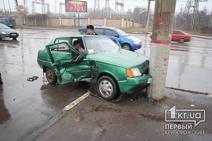 В Кривом Роге столкнулись «ВАЗ-2106» и «ЗАЗ-Славута»