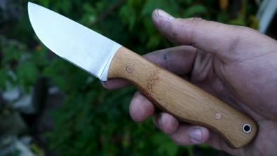 Криворожанин подрезал молодого парня самодельным ножом