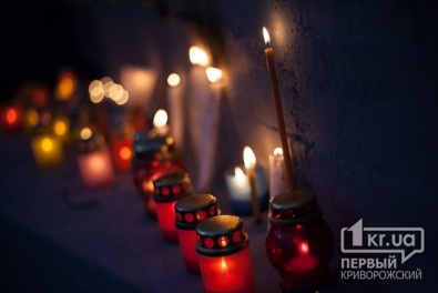 Криворожские активисты не дождались городской власти около памятника жертвам голодомора