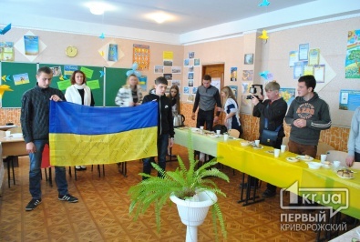 Школьники Долгинцевского района встретились с защитниками Украины