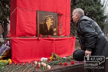 В Кривом Роге коммунисты отпраздновали годовщину Октябрьской революции