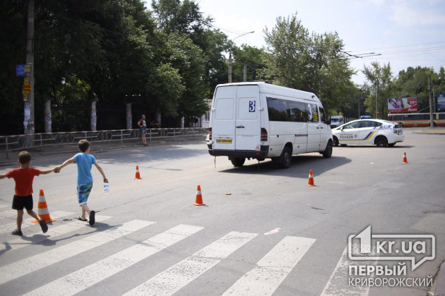 Водитель маршрутки в Кривом Роге сбил ребенка возле пешеходного перехода (Обновлено)