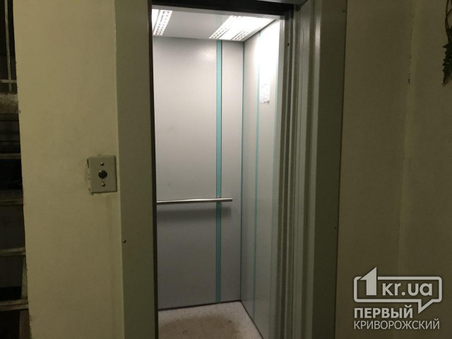 Из-за аварийного отключения электричества в Кривом Роге жители многоэтажек застряли в лифтах