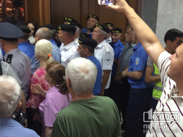 Криворожская полиция не торопится открывать уголовное дело по факту недопуска депутатов в сессионный зал