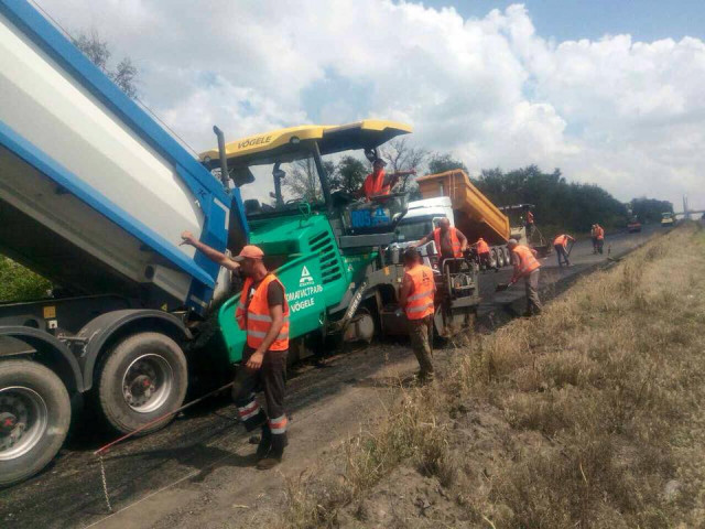 На автотрассе Днепр-Кривой Рог-Николаев начали капитальный ремонт дороги