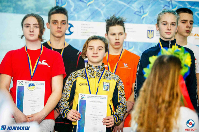 Юные криворожские спортсмены заняли первое место на чемпионате Украины по плаванию