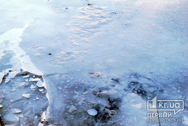 Выходить на тонкий лед опасно для жизни, - криворожские спасатели