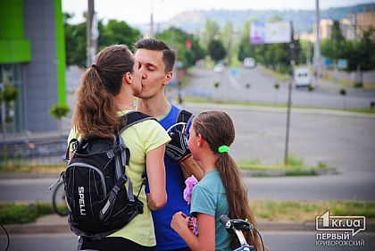 Платочки в руках теребят: по статистике в Кривом Роге на 1000 женщин 817 мужчин