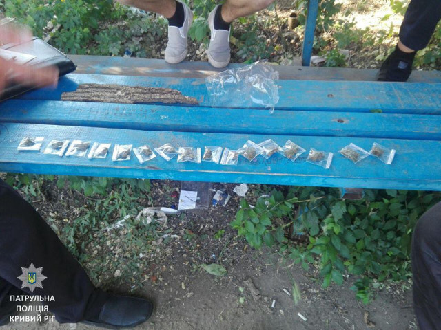 В Кривом Роге патрульные задержали «четкого пацана» с наркотиками
