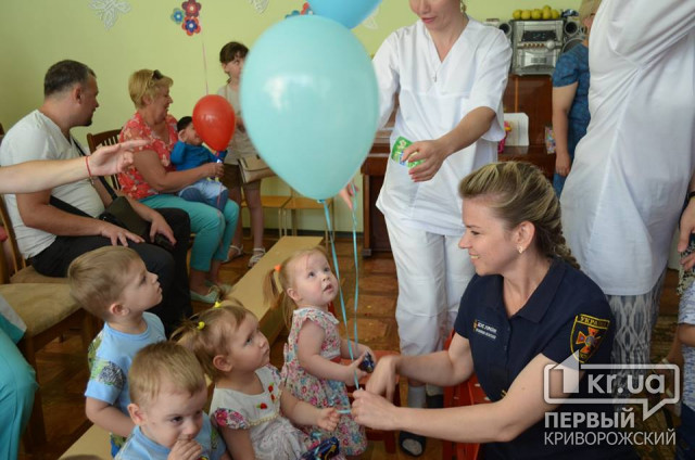 Спасатели Кривого Рога посетили воспитанников дома ребенка