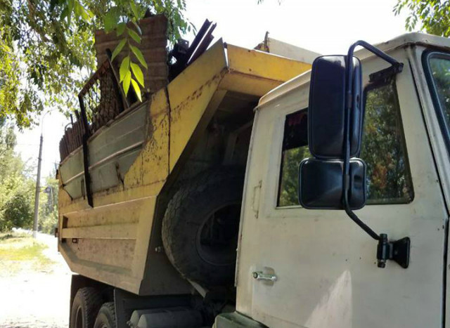 Криворожские патрульные остановили два грузовых автомобиля с крупной партией незаконного металлолома