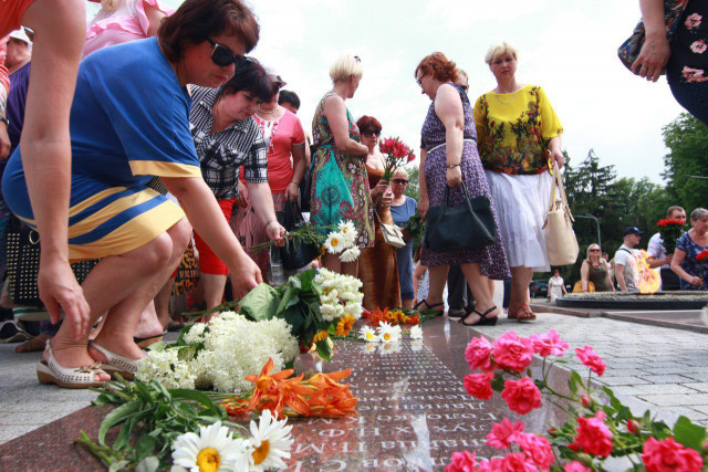 Нардеп Усов відкрив меморіал на братській могилі у Кривому Розі