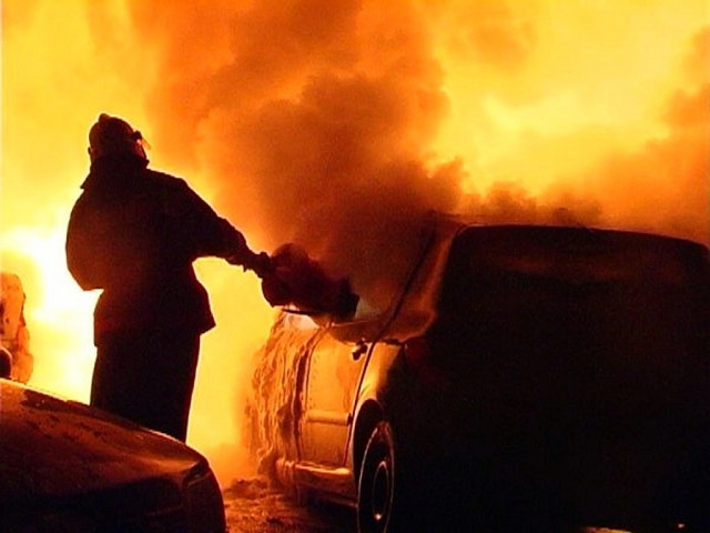 В Кривом Роге ночью горел автомобиль