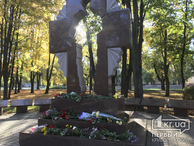 У Металургійному районі Кривого Рогу мовчки вшанували пам’ять полеглих захисників України