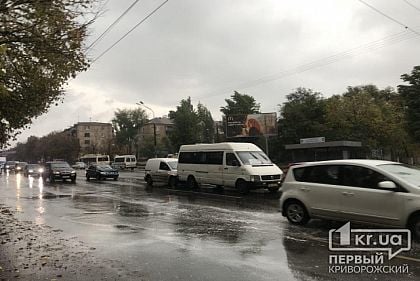 Тройное ДТП: в Кривом Роге столкнулись маршрутка и два авто