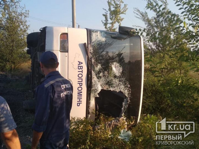 Два пассажира рейсового автобуса погибли, 13 пострадали во время ДТП на трассе под Днепром