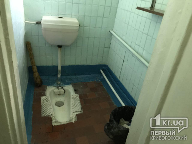 В Кривом Роге сгорел уличный туалет
