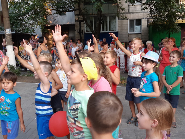 Опытный подход: в Терновском районе обновили двор благодаря идеям бабушек