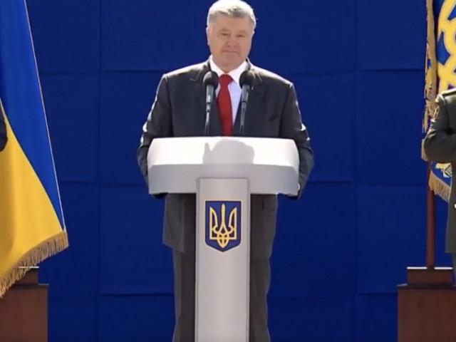Нас тестували на міцність та намагалися розчленувати країну, але ми встояли, - Президент привітав українців зі святом