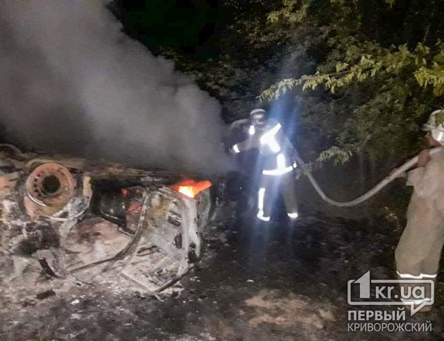 Водитель попал в ДТП и оставил горящее авто на трассе Днепр-Кривой Рог