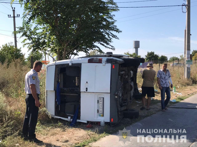 Пострадали 11 человек: пассажирский микроавтобус Кривой Рог-Одесса столкнулся с грузовиком и перевернулся