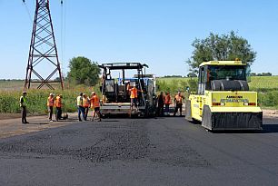 На трассе Днепр-Кривой Рог продолжаются ремонтные работы