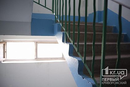 Фирме, которая ставит окна в школах Кривого Рога, не дали поменять окна в многоэтажке на Восточном