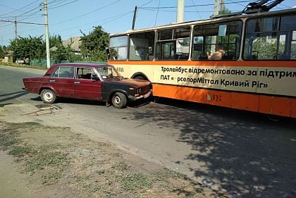 В Кривом Роге ДТП с троллейбусом случилось из-за отсутствия ливневок и люков,- свидетель происшествия