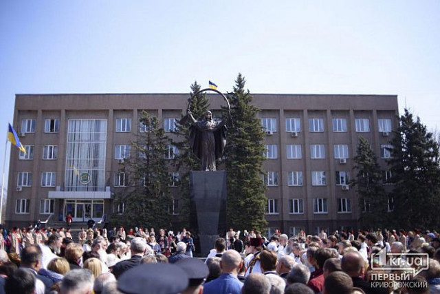 Памятник, который установили вместо Ленина, нравится криворожанам