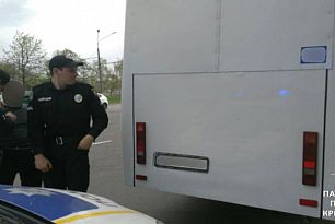 Водителя криворожской маршрутки, который проехал на красный свет, задержали копы