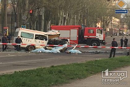 В жутком ДТП в Кривом Роге погибли не менее 7 человек. Столкнулись автобус,маршрутка, иномарка