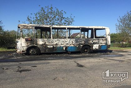 (ОБНОВЛЕНО) На ходу загорелся автобус Кривой Рог - Радушное