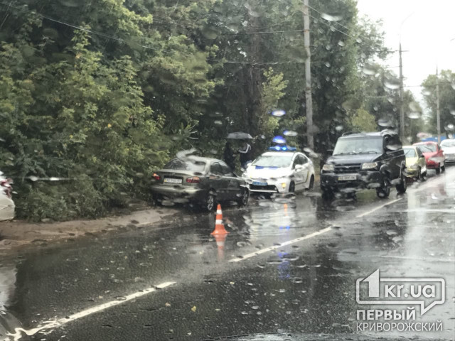 В ДТП на мокрой дороге в Кривом Роге обошлось без пострадавших