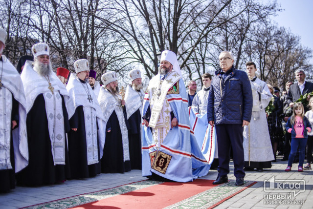 Пока не поздно: Криворожскому митрополиту Ефрему предложили покинуть Украину и разместили данные о нем на Миротворце