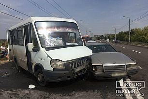 ДТП в Кривом Роге: столкнулись маршрутка и легковое авто