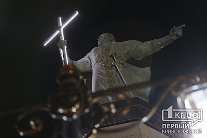 Еще и светится: как выглядит ночью самый высокий в Европе памятник Владимиру Великому, установленный в Кривом Роге