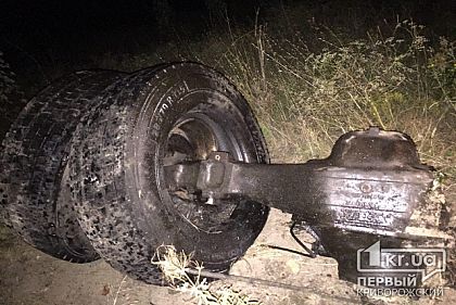 В Кривом Роге запчасти грузовика и BMW после ДТП разлетелись на десятки метров