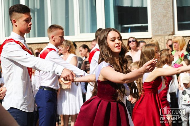 Выпускникам криворожских школ предлагают поучаствовать в танцевальном конкурсе