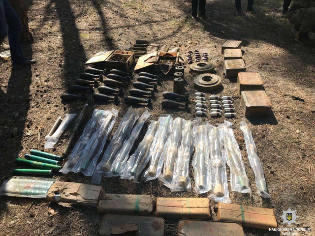 В Днепропетровской области полицейские нашли замаскированный склад боевого арсенала