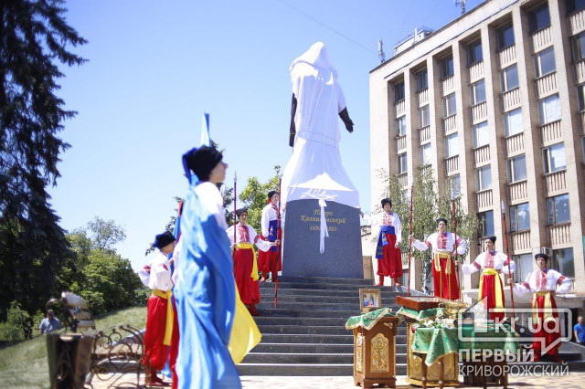 Памятник атаману Запорожской Сечи открыли в Кривом Роге в День Святой Троицы