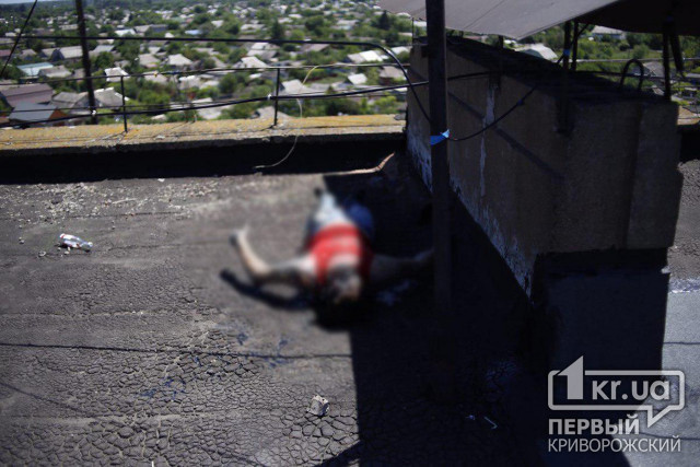 Фото 18+ Мужчина, найденный мертвым на крыше дома в Кривом Роге, не местный