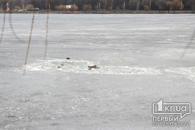 Спасатели просят криворожан не выходить на тонкий лед