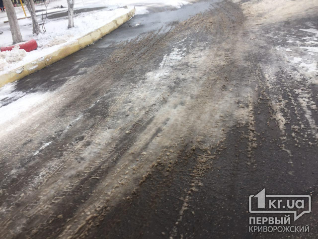 Служба автомобільних доріг Дніпропетровської області повідомляє про засніженість доріг