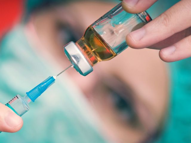 Криворіжцям, як дорослим, так і малим, варто вакцинуватися від кору та дифтерії