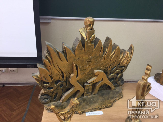 Студенти педуніверситету у День Соборності України зустрілись із криворізьким скульптором