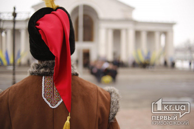 В день 100-летия независимой Украины криворожские чиновники возложили цветы к памятнику Шевченко
